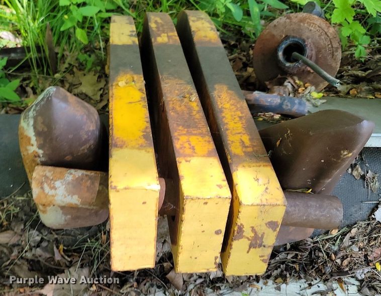 image for item DN3999 1988 John Deere 670B  motor grader