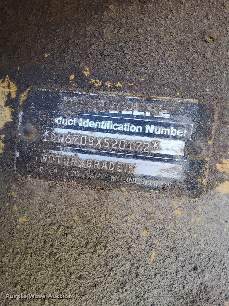 image for item DN3999 1988 John Deere 670B  motor grader