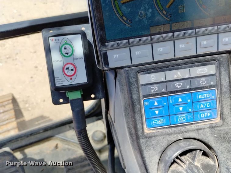 image for item DN6496 2010 Komatsu PC228USLC-8  excavator