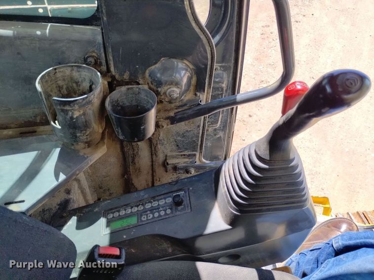 image for item DN6496 2010 Komatsu PC228USLC-8  excavator