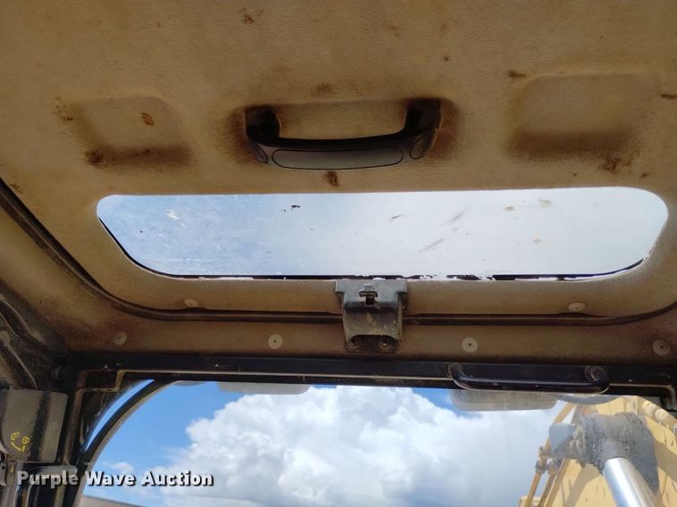 image for item DN6496 2010 Komatsu PC228USLC-8  excavator