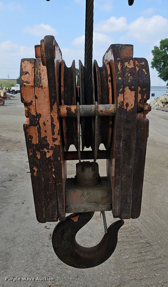 image for item DO2771 1976 Case Drott 1800CC  crane