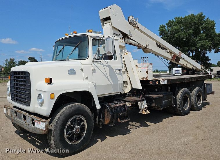 image for item DO2772 1982 Ford 8000  crane truck