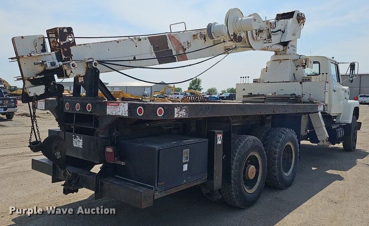 image for item DO2772 1982 Ford 8000  crane truck