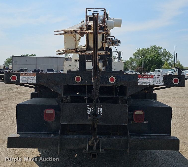 image for item DO2772 1982 Ford 8000  crane truck