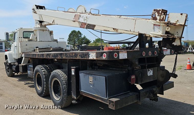 image for item DO2772 1982 Ford 8000  crane truck