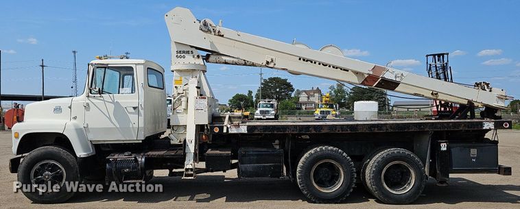 image for item DO2772 1982 Ford 8000  crane truck