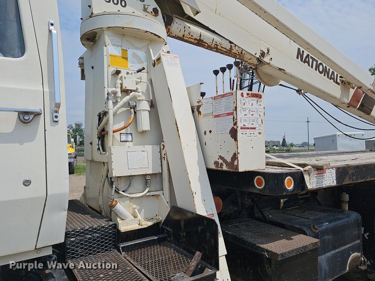 image for item DO2772 1982 Ford 8000  crane truck