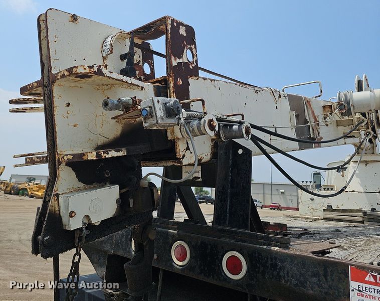 image for item DO2772 1982 Ford 8000  crane truck