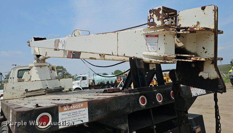image for item DO2772 1982 Ford 8000  crane truck