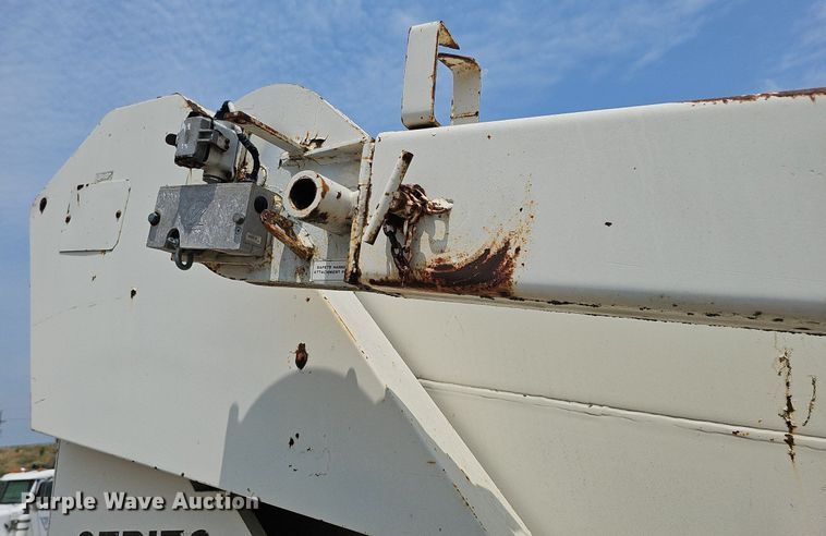 image for item DO2772 1982 Ford 8000  crane truck