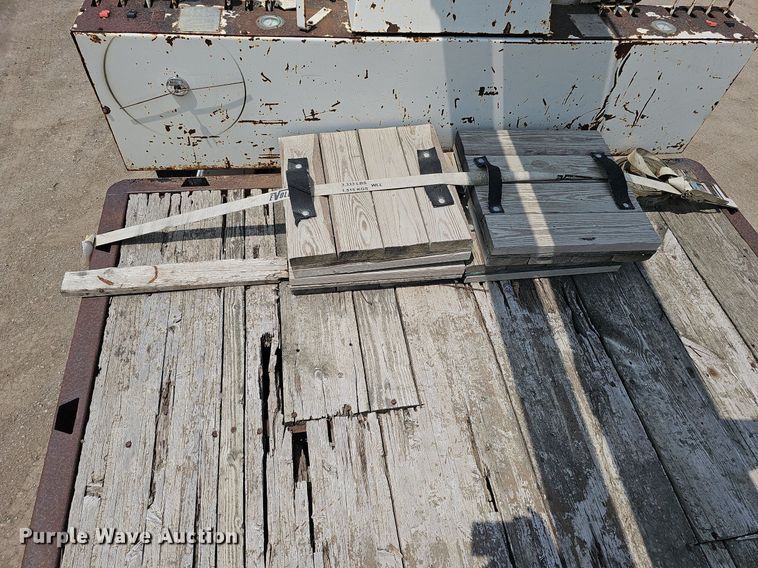 image for item DO2772 1982 Ford 8000  crane truck