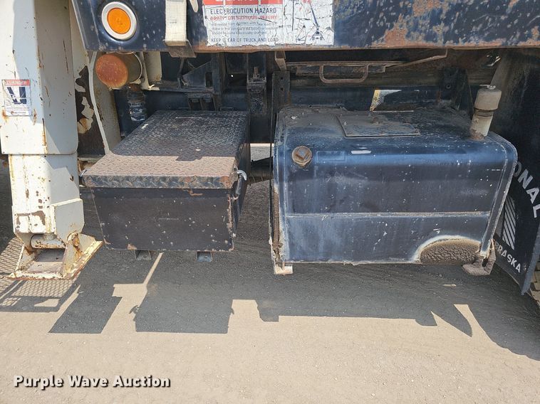 image for item DO2772 1982 Ford 8000  crane truck