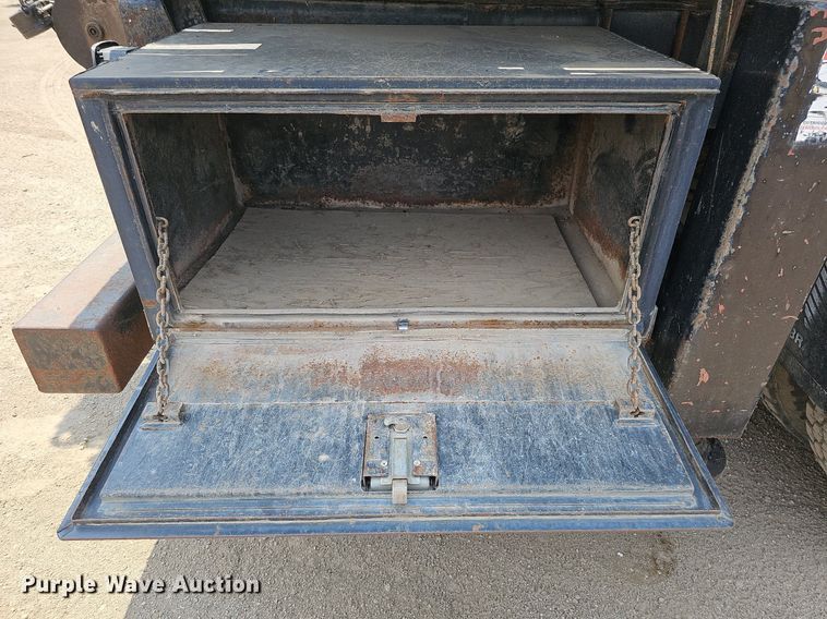 image for item DO2772 1982 Ford 8000  crane truck