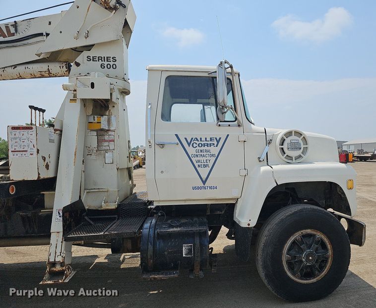 image for item DO2772 1982 Ford 8000  crane truck