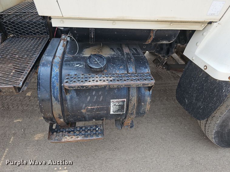 image for item DO2772 1982 Ford 8000  crane truck