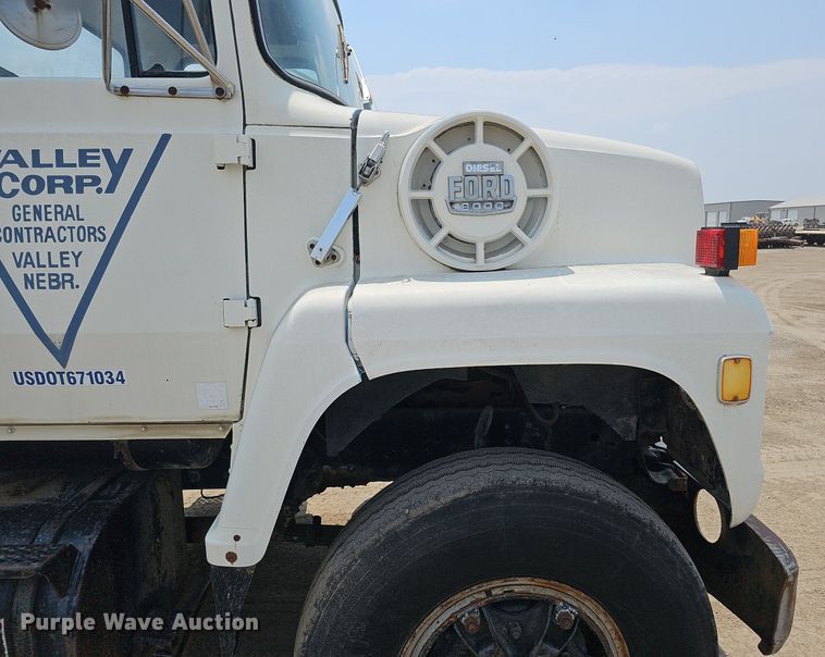 image for item DO2772 1982 Ford 8000  crane truck