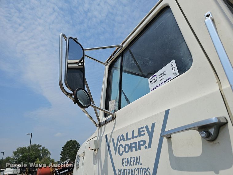 image for item DO2772 1982 Ford 8000  crane truck