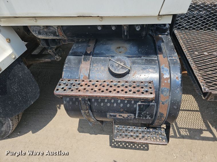 image for item DO2772 1982 Ford 8000  crane truck