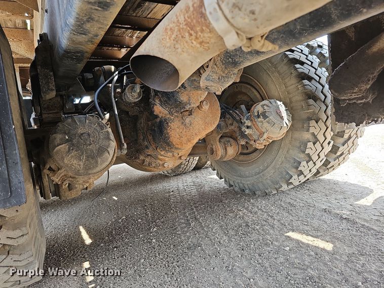 image for item DO2772 1982 Ford 8000  crane truck