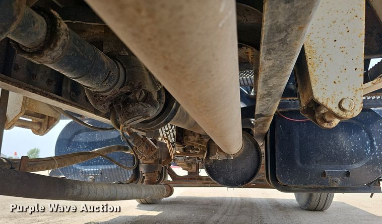 image for item DO2772 1982 Ford 8000  crane truck