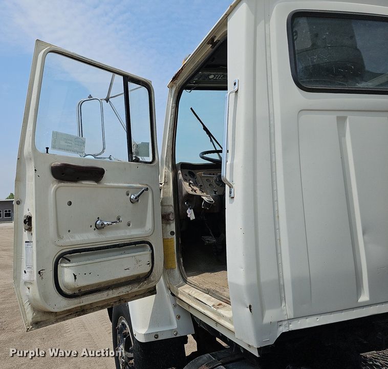 image for item DO2772 1982 Ford 8000  crane truck