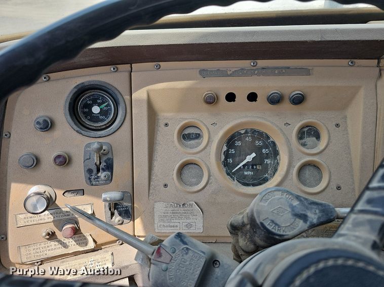 image for item DO2772 1982 Ford 8000  crane truck