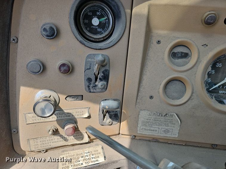 image for item DO2772 1982 Ford 8000  crane truck