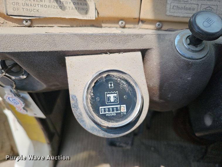 image for item DO2772 1982 Ford 8000  crane truck