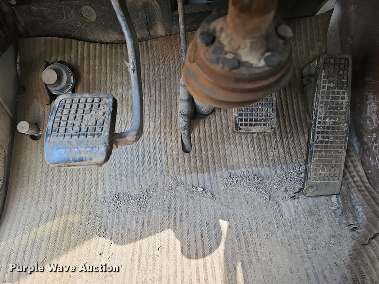 image for item DO2772 1982 Ford 8000  crane truck