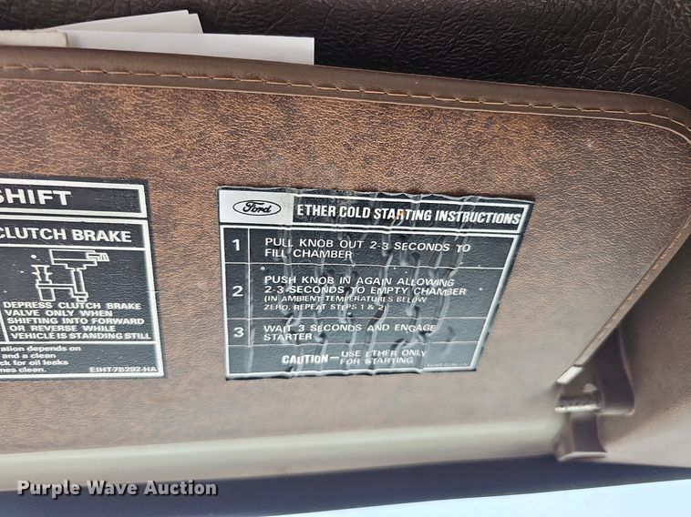 image for item DO2772 1982 Ford 8000  crane truck