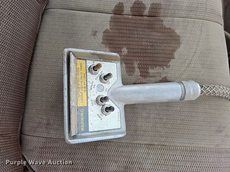 image for item DO2772 1982 Ford 8000  crane truck