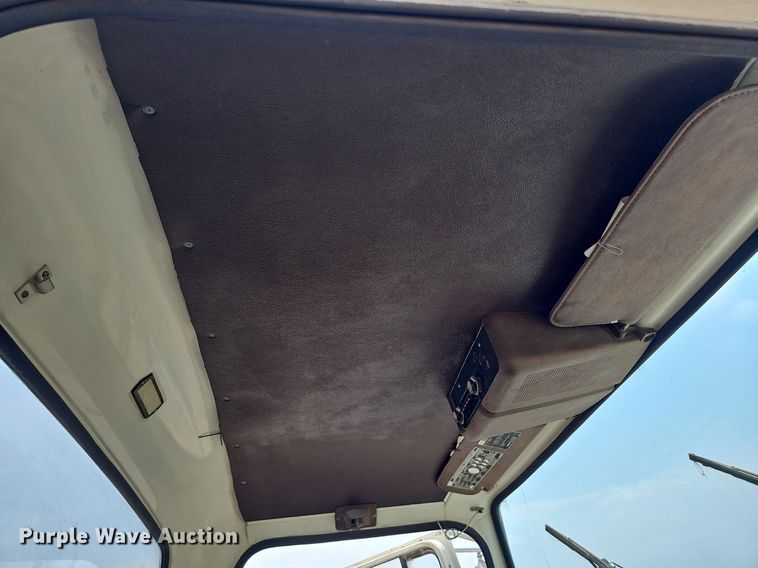 image for item DO2772 1982 Ford 8000  crane truck