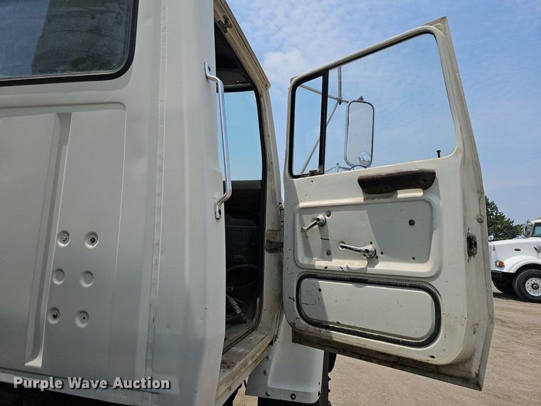 image for item DO2772 1982 Ford 8000  crane truck