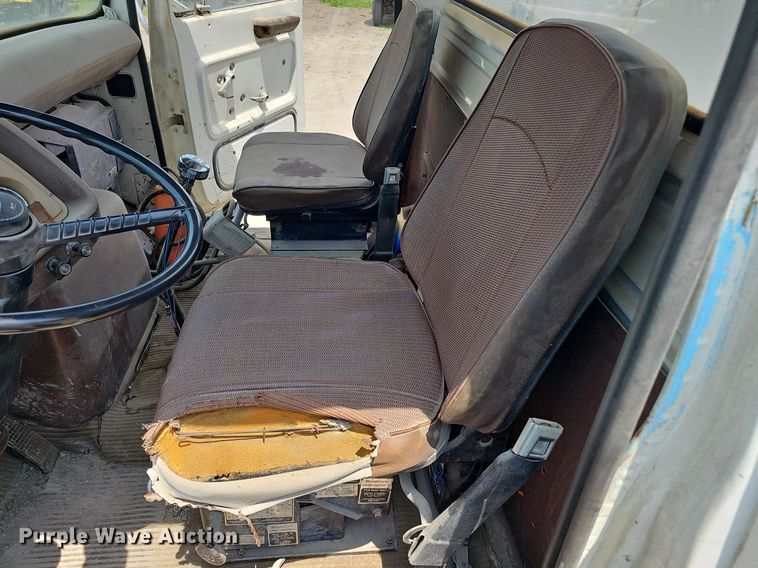 image for item DO2772 1982 Ford 8000  crane truck