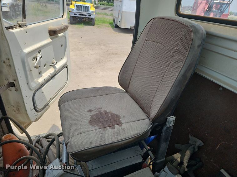 image for item DO2772 1982 Ford 8000  crane truck