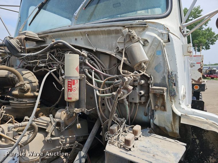 image for item DO2772 1982 Ford 8000  crane truck