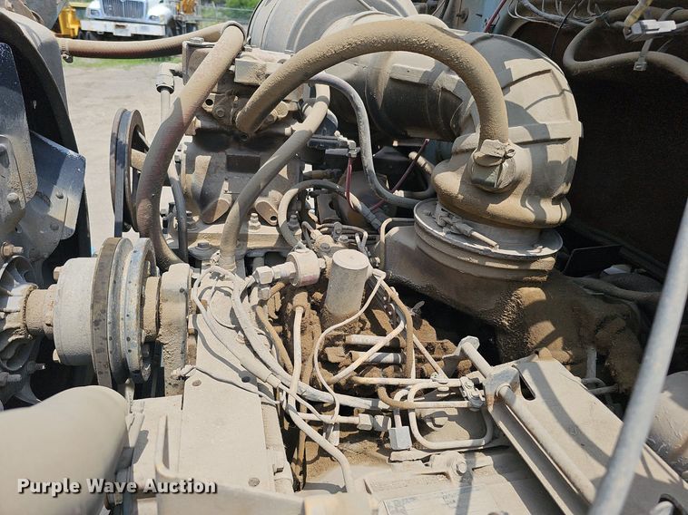 image for item DO2772 1982 Ford 8000  crane truck