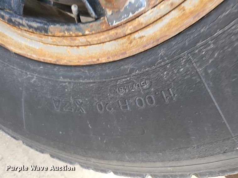 image for item DO2772 1982 Ford 8000  crane truck