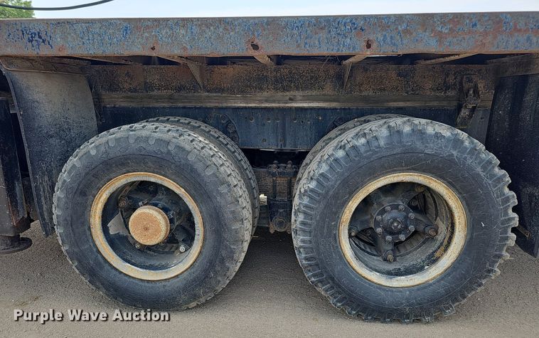 image for item DO2772 1982 Ford 8000  crane truck