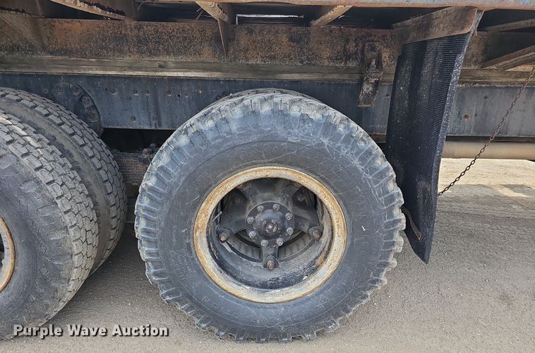 image for item DO2772 1982 Ford 8000  crane truck