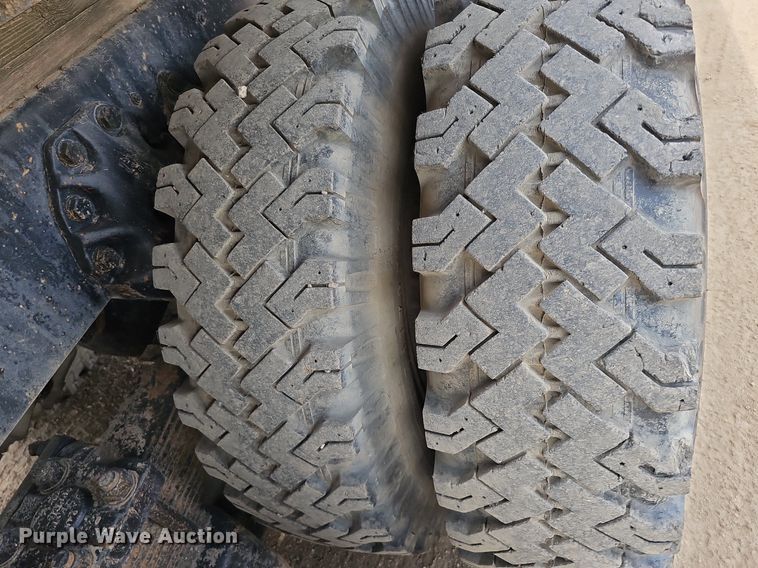 image for item DO2772 1982 Ford 8000  crane truck