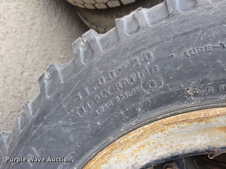 image for item DO2772 1982 Ford 8000  crane truck