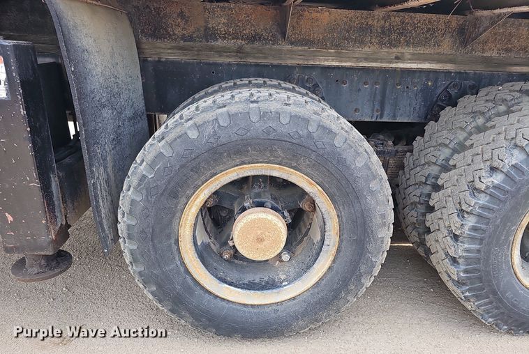 image for item DO2772 1982 Ford 8000  crane truck