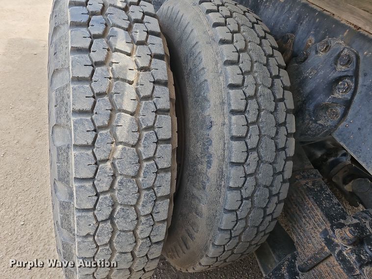 image for item DO2772 1982 Ford 8000  crane truck