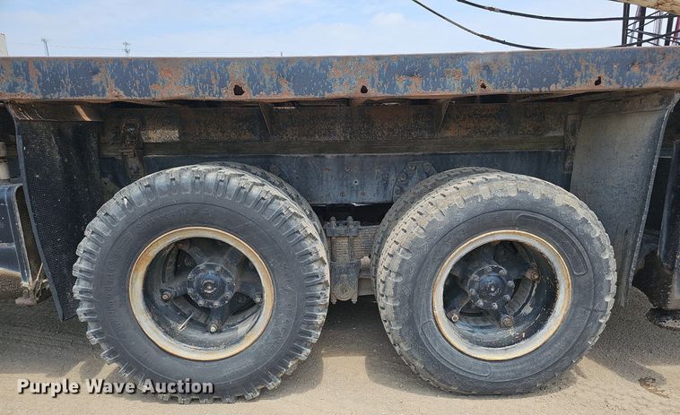 image for item DO2772 1982 Ford 8000  crane truck