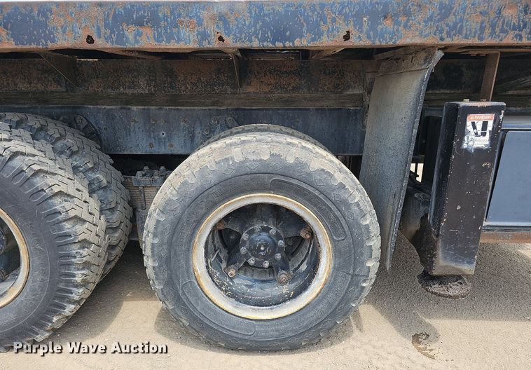 image for item DO2772 1982 Ford 8000  crane truck