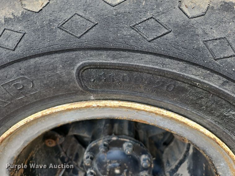 image for item DO2772 1982 Ford 8000  crane truck