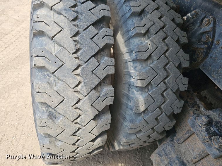 image for item DO2772 1982 Ford 8000  crane truck