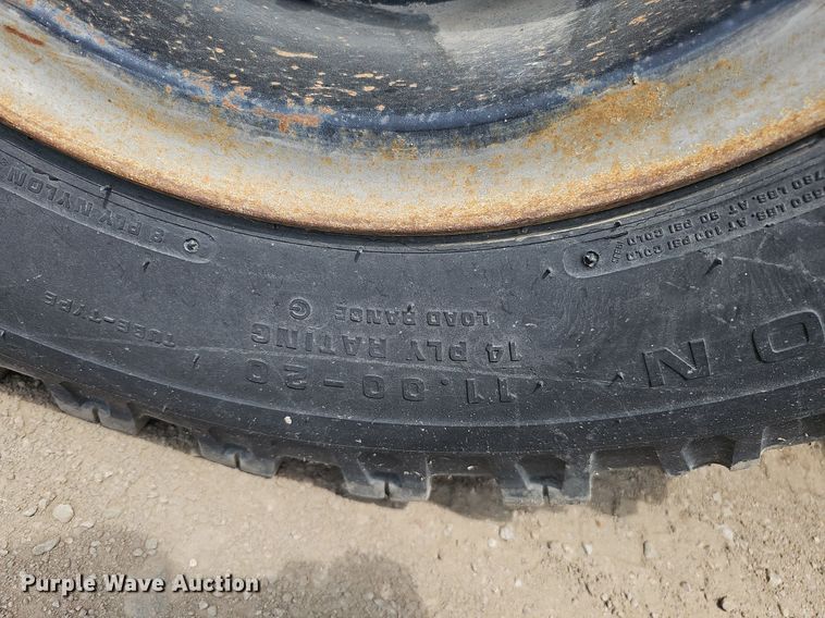 image for item DO2772 1982 Ford 8000  crane truck